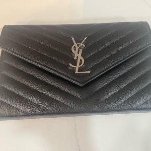 Saint Laurent Monogramme  Large grain De Poudre  purse with chain